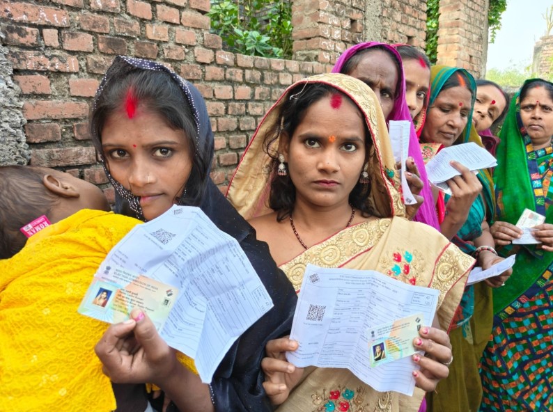 बिहारमा पहिलो चरणको मतदान सकियो, ६४.६९ प्रतिशतले गरे मतदान: १९५२ पछि पहिलोपटक सर्वाधिक सहभागिता