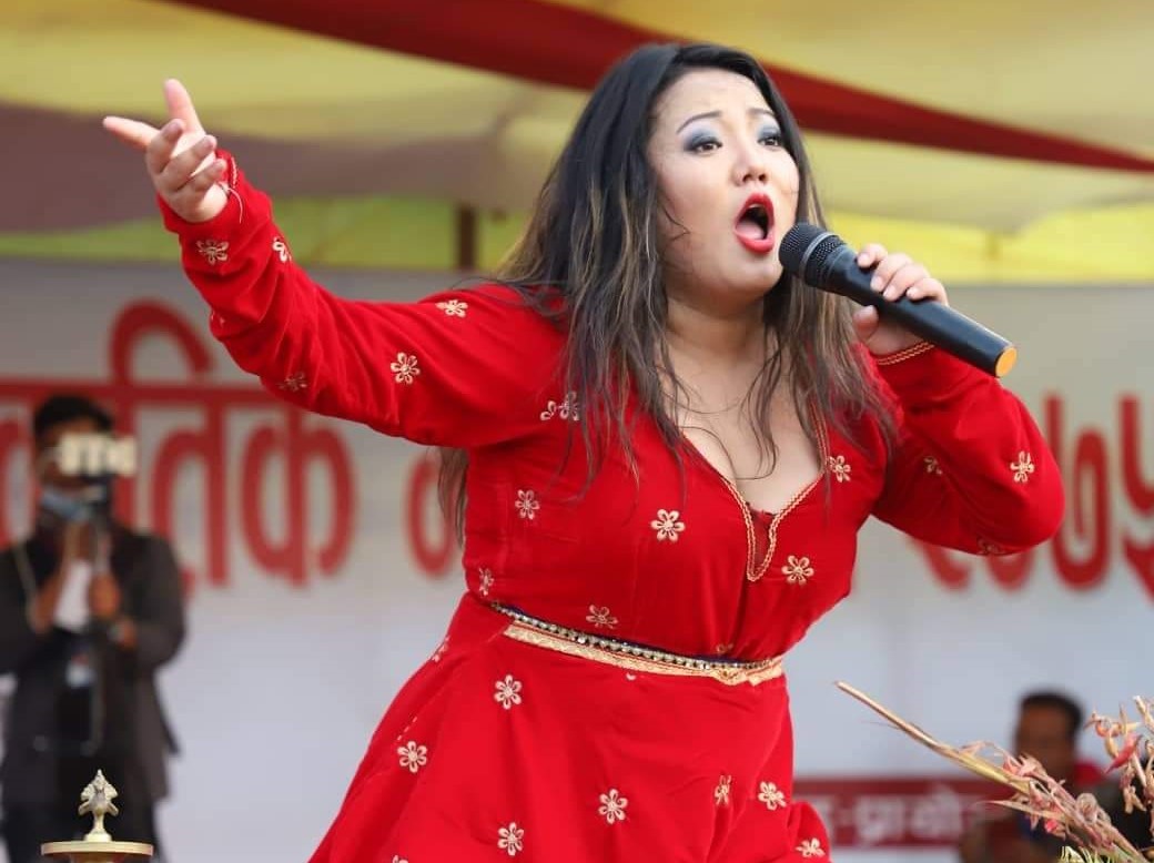 “जनताले सिटामोल पाउँदैनन्, हिरोइनलाई भ्यानेटी भ्यान चाहियो !” ज्योति मगरको नीति शाहमाथि तिखो व्यङ्ग्य