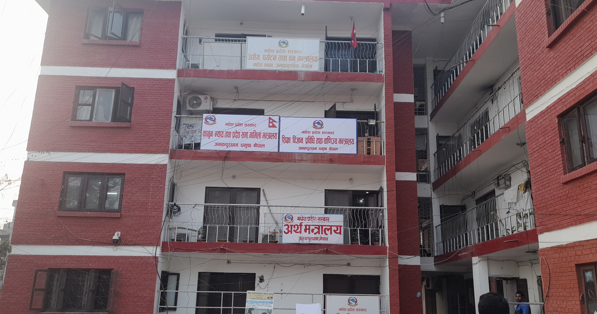 बिना बिल एक महिनाको तलब : मधेशका कर्मचारीलाई आन्तरिक पर्यटन काज