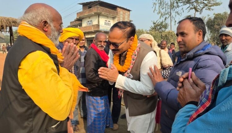 अशोक टेमानीको घरदैलो अभियानः ग्रामीण भेगमा मतदातासँग प्रत्यक्ष संवाद