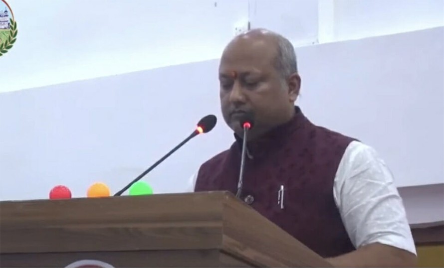 मधेशका मुख्यमन्त्री सतिश कुमार सिंहले सदनबाटै राजीनामा घोषणा