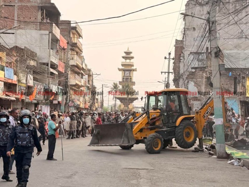 वीरगञ्ज सडक विस्तार : घर भत्काउने काम आज सकिने, ठेक्का लागेपछि २५/२५ मीटर खाली हुने