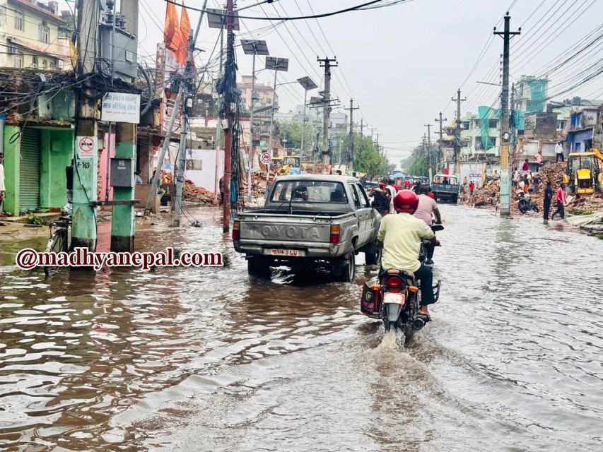 सडक विस्तारसँगै बढ्यो वीरगञ्जको डुबान संकट