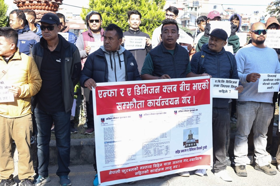 ए डिभिजन क्लबहरूको एन्फामाथि घेराबन्दी : ‘लिगको साइकल पूरा गर’ मागसहित गेटअगाडि धर्ना