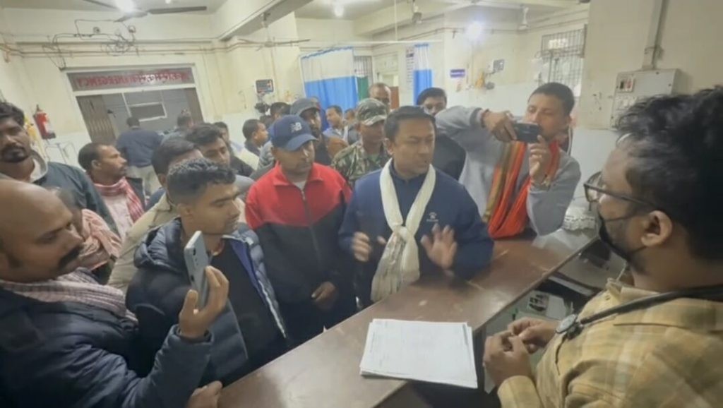 मधेश भवन अगाडिको झडपमा घाइते भएका प्रदर्शनकारीको उपचार खर्च सरकारले बेहोर्ने