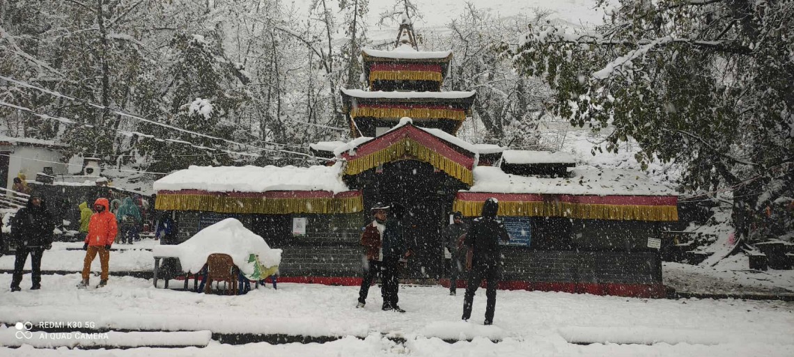मुस्ताङमा बाक्लो हिमपात, पदयात्रा नगर्न प्रशासनको आग्रह