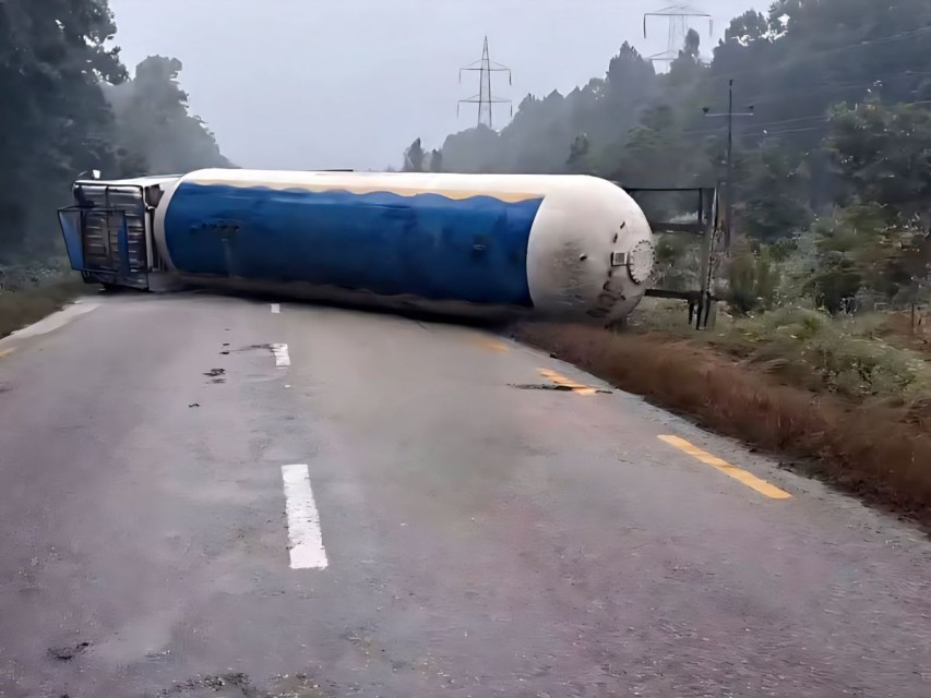 ग्यास बुलेट दुर्घटनापछि चन्द्रनिगाहपुर–निजगढ सडकखण्ड पूर्णरूपमा बन्द