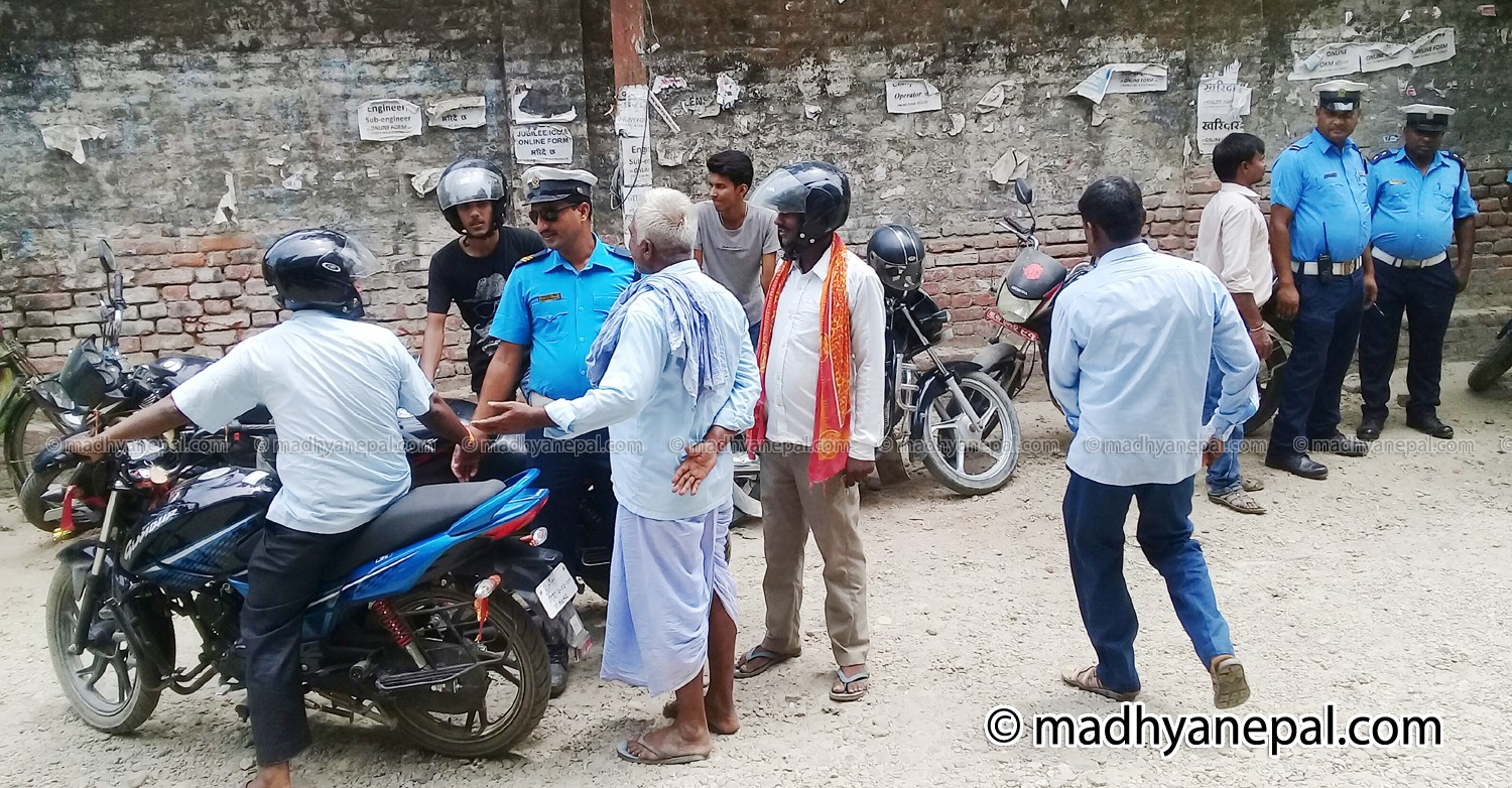 वीरगंजमा ट्राफिक चेकजाँच : ठुलाबडालाई छुट, सर्वसाधारणलाई सास्ती