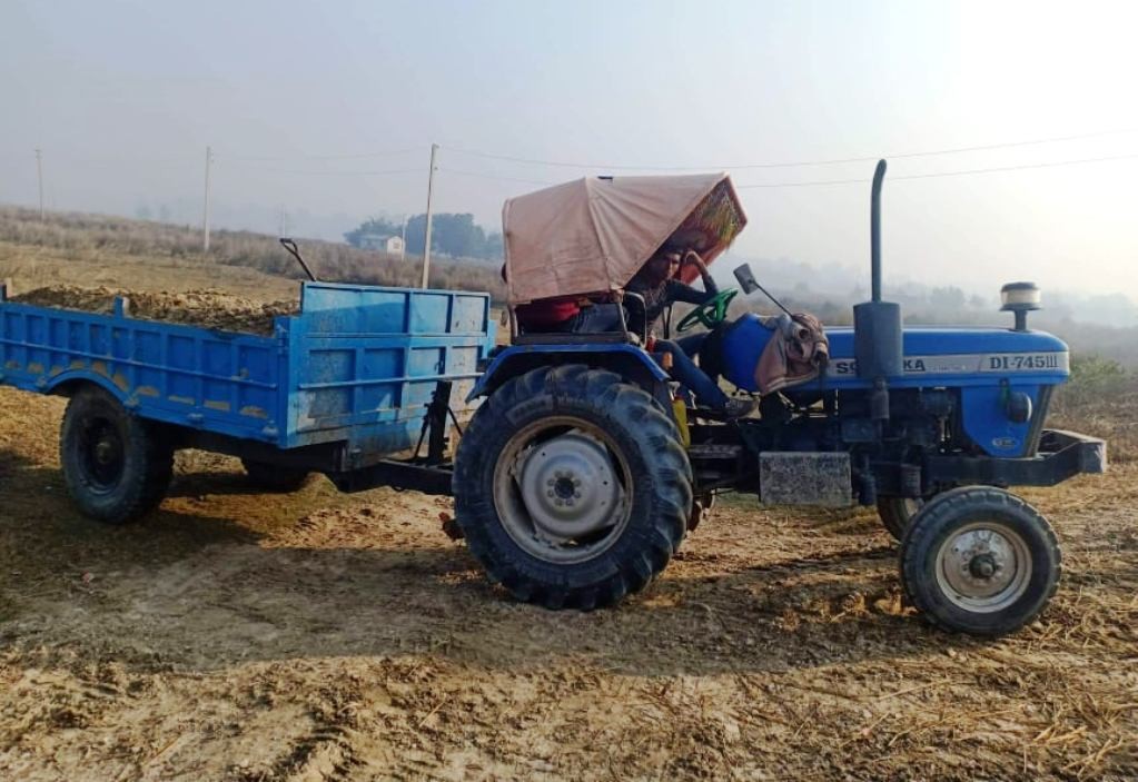 अवैध रुपमा बालुवा ल्याउने दुई ट्रयाक्टर सहित दुई चालक प्रहरी नियन्त्रणमा