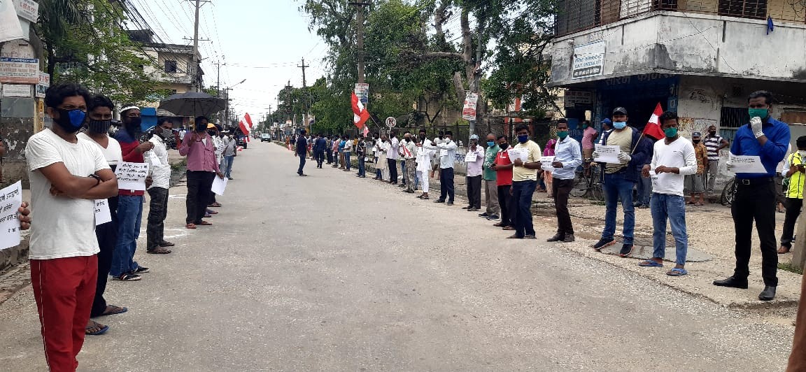 लकडाउन तोड्दै सरकार विरुद्ध नेपाली कांग्रेसको विरोध प्रदर्शन (फोटो / भिडियो सहित)
