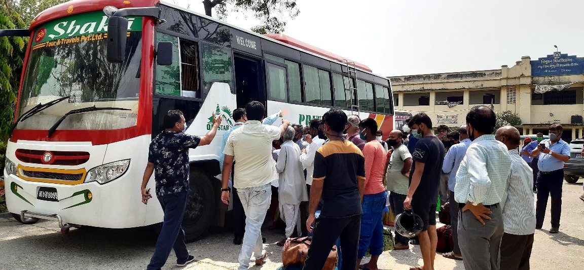 ठाकुरराम बहुमुखी क्याम्पसको क्वारेन्टाइनमा रहेका भारतीयहरुलाई भारत पठाइयो (भिडियो सहित)