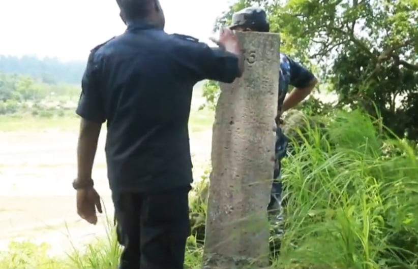 ठोरीको सुमेरु पर्वत स्थित नेपाल भारतको सीमा पिलर ढालियो, अनुसन्धान हुँदै