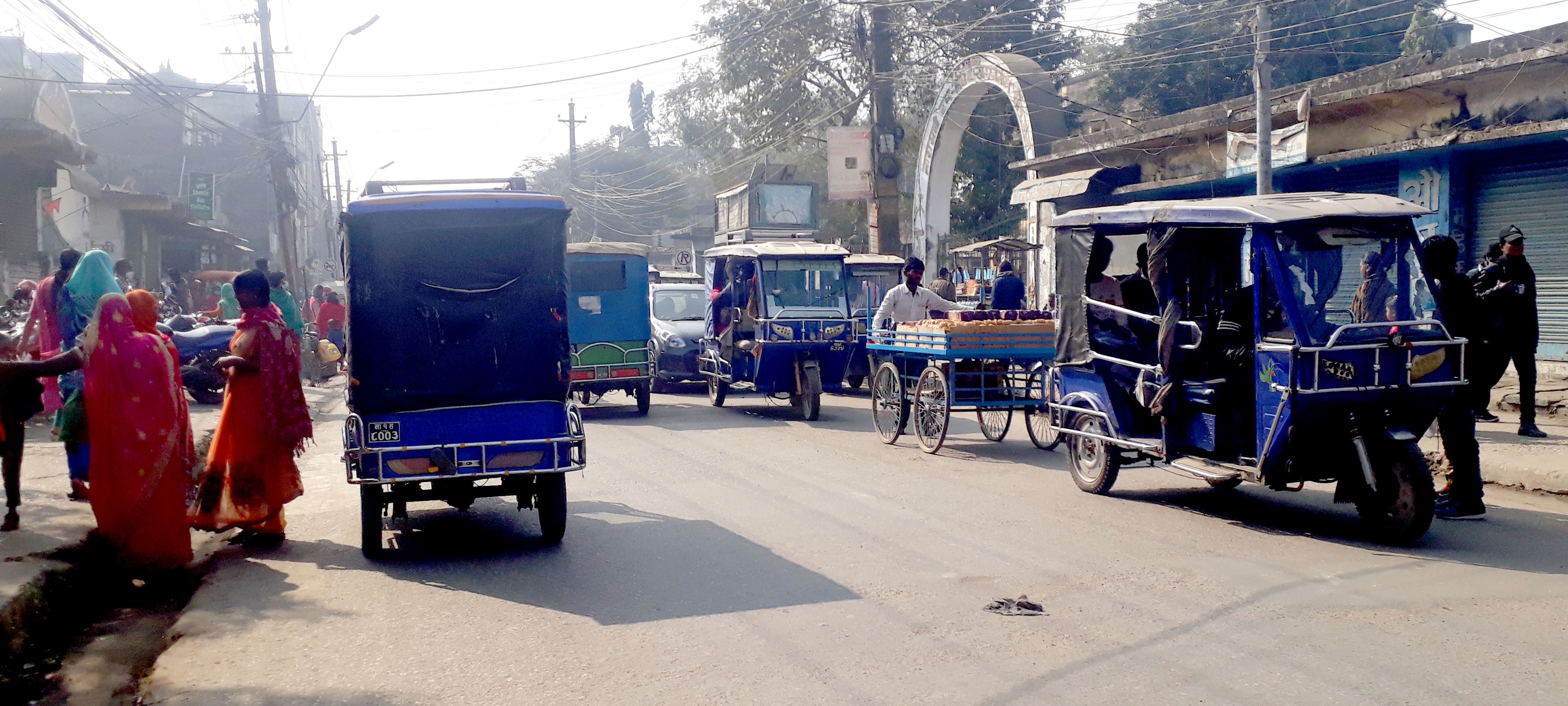 ई–रिक्साहरु व्यवस्थित नहुँदा मनपरी भाडा असुली, ट्राफिक जामको समस्या उस्तै