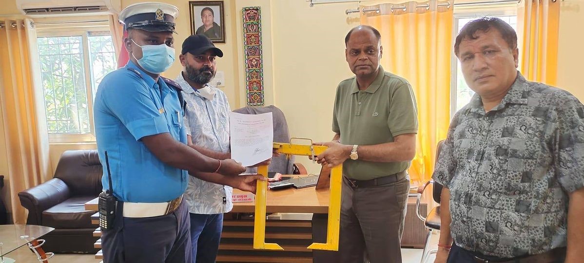 सवारी कारवाहीका लागि महानगरद्वारा ह्विल लक हस्तान्तरण