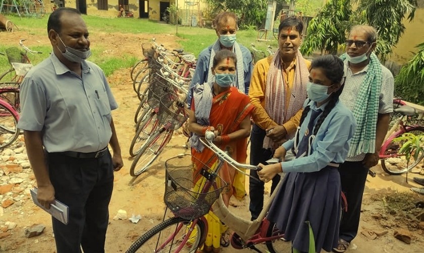 रेल्वे मा.वि.का छात्राहरुले पाए साईकल