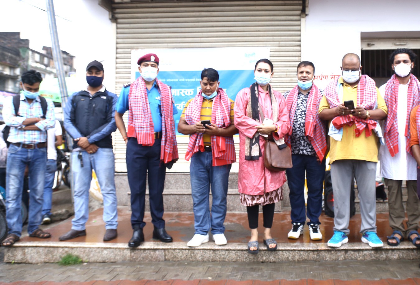 नेपाल मास्क अभियानमा सानो पाइलाको ऐक्यबद्धता, एक लाख मास्क वितरण गर्दै