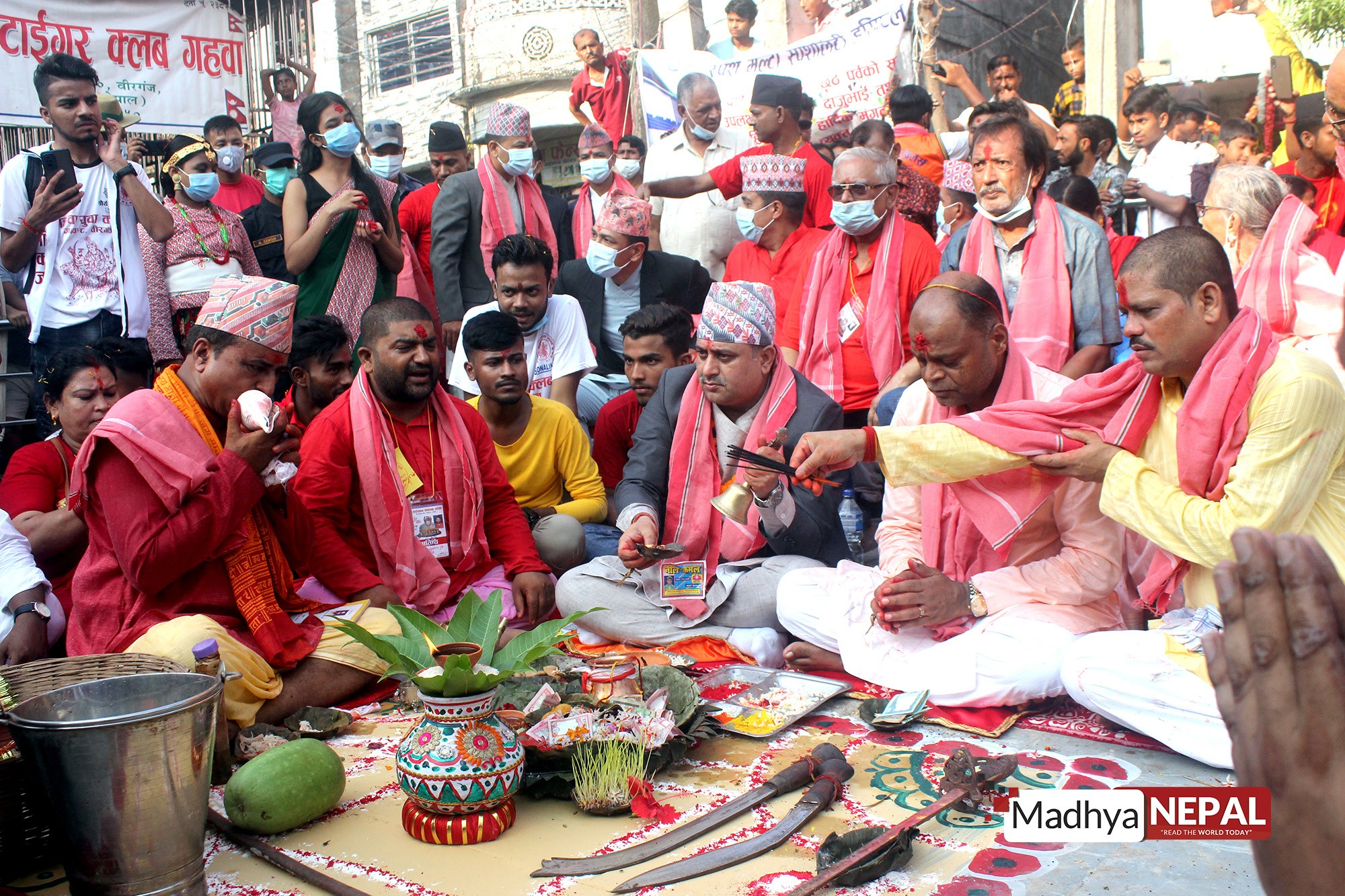 आज सप्तमी, वीरगंजमा यसरी फुलपाती भित्राईयो (फोटो फिचर)