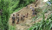 इलाममा बाढीपहिरोमा परी १७ जनाको मृत्यु