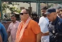 ठोरीबाट पक्राउ परेका वीरगन्ज मेयर राजेशमान अदालतमा उपस्थित
