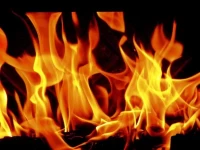 सर्लाहीमा फोहोर जलाउन लगाएको आगो फैलिदाँ ५ वटा घर जले