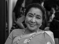 भारतीय सङ्गीतकी महान् गायिका आशा भोस्लेको ९२ वर्षको उमेरमा निधन