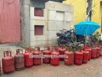लाइनमा उपभोक्ता, समितिको प्रश्न– ‘ग्यास छैन कि व्यवस्थापन छैन ?’