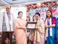 पूर्व राष्ट्रपति विद्यादेवी भण्डारीबाट समाजसेवी मधु राणा सम्मानित