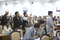 सभामुखसँग एमाले सांसद राईको भनाभन, प्रतिनिधिसभा बैठक स्थगित