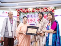पूर्व राष्ट्रपति विद्यादेवी भण्डारीबाट स्वास्थ्यकर्मी डा. रिचा मण्डल सम्मानित