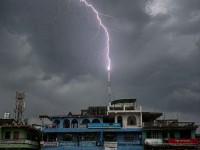 हरिवनकाे रेडियो टावरमा बज्रपात: आकाशबाट झरेको चट्याङ