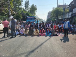 मधेस प्रदेशमा सात दलको विरोध प्रदर्शन, सडक अवरुद्ध