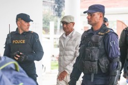 पूर्वगृहमन्त्री लेखकलाई अदालतमा उपस्थित गराइयो