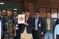अर्थमन्त्री वाग्लेले कागजी फाइलमा बजेट तयार पारे, परम्परागत झोला–सुटकेस शैली तोडे
