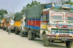 इन्धनको मूल्यवृद्धिको मार: तराईमा सञ्चालन हुने मालवाहक सवारीको भाडा ५ प्रतिशतले बढ्यो