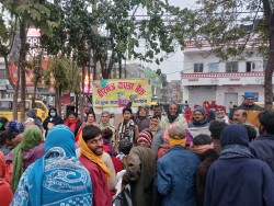 वीरगन्ज कपडा बैंक द्वारा घण्टाघरमा नि:शुल्क कपडा वितरण , ११ सय ५० थान कपडा वितरण