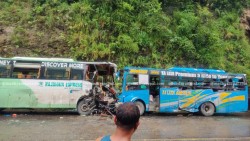 मुग्लिन–नारायणगढ सडकमा बस दुर्घटना, २५ भन्दा बढी यात्रु घाइते
