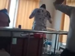 न्यायाधीशमाथि कार्यकक्षमै मोसो प्रहार, कांग्रेस नेता अफताब आलमलाई सफाइ दिएपछि नेकपा कार्यकर्ताको आक्रोश