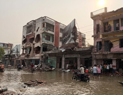 सामान्य वर्षामा असामान्य संकट-सडक विस्तारले नाला पुरिँदा जलमग्न वीरगञ्ज 