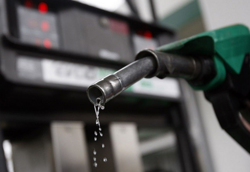 आईओसीले निगमलाई पठायो नयाँ मूल्यसूची, पेट्रोल लिटरमा ६.५५ रुपैयाँ घट्यो
