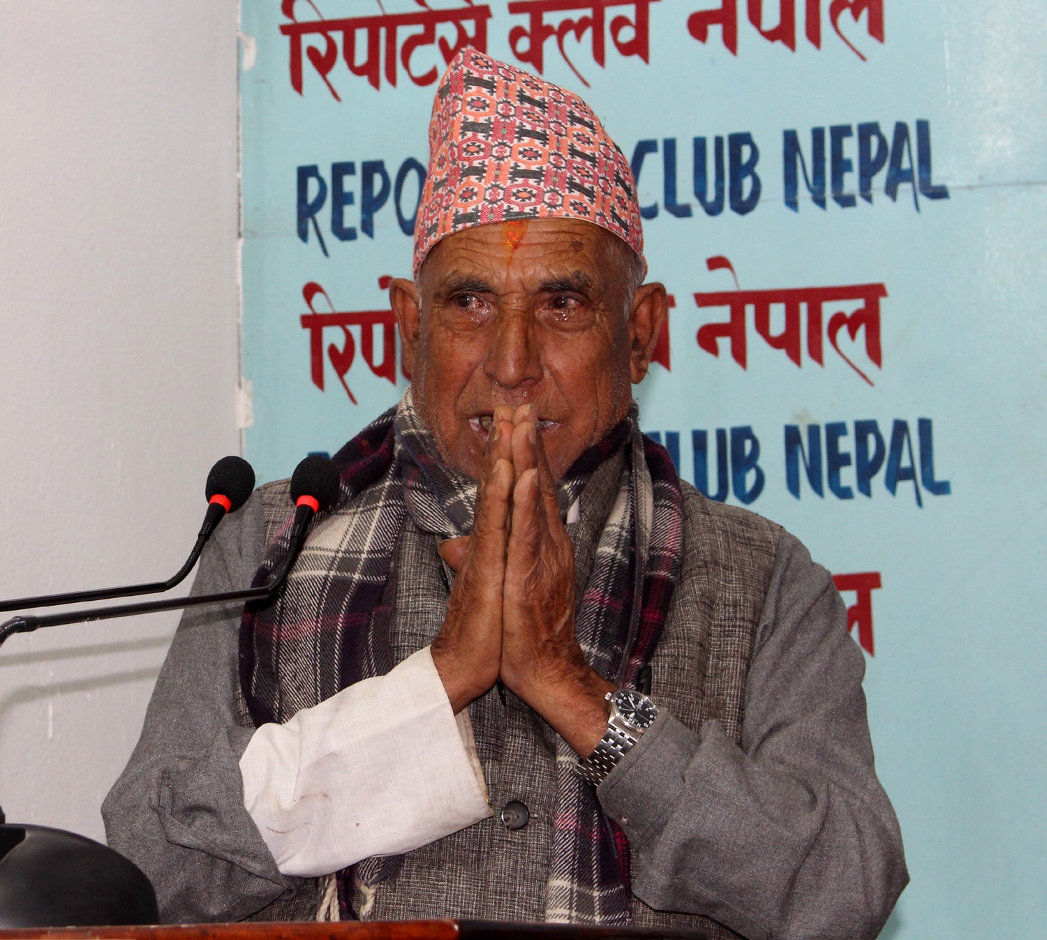 सह सचिवले ज्यान मार्न खोजेको भन्दै ढकाल परिवार रुँदै मागे मिडियासंग गुहार