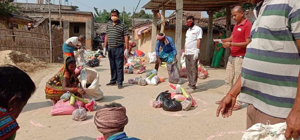 भोरको सहयोगमा विपन्न परिवारलाई राहत वितरण