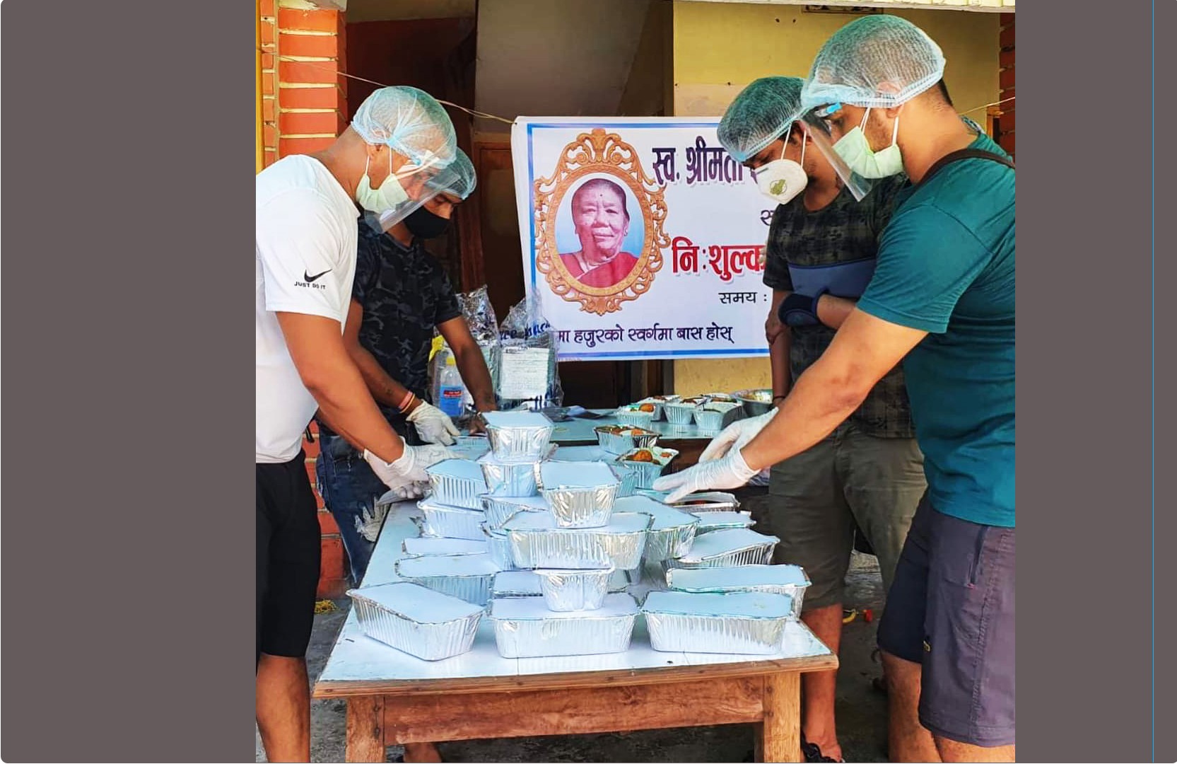 कोरोनाले आमा गुमाए, सम्झनामा भोकाहरुको पेट भरिदिदै छोराहरु