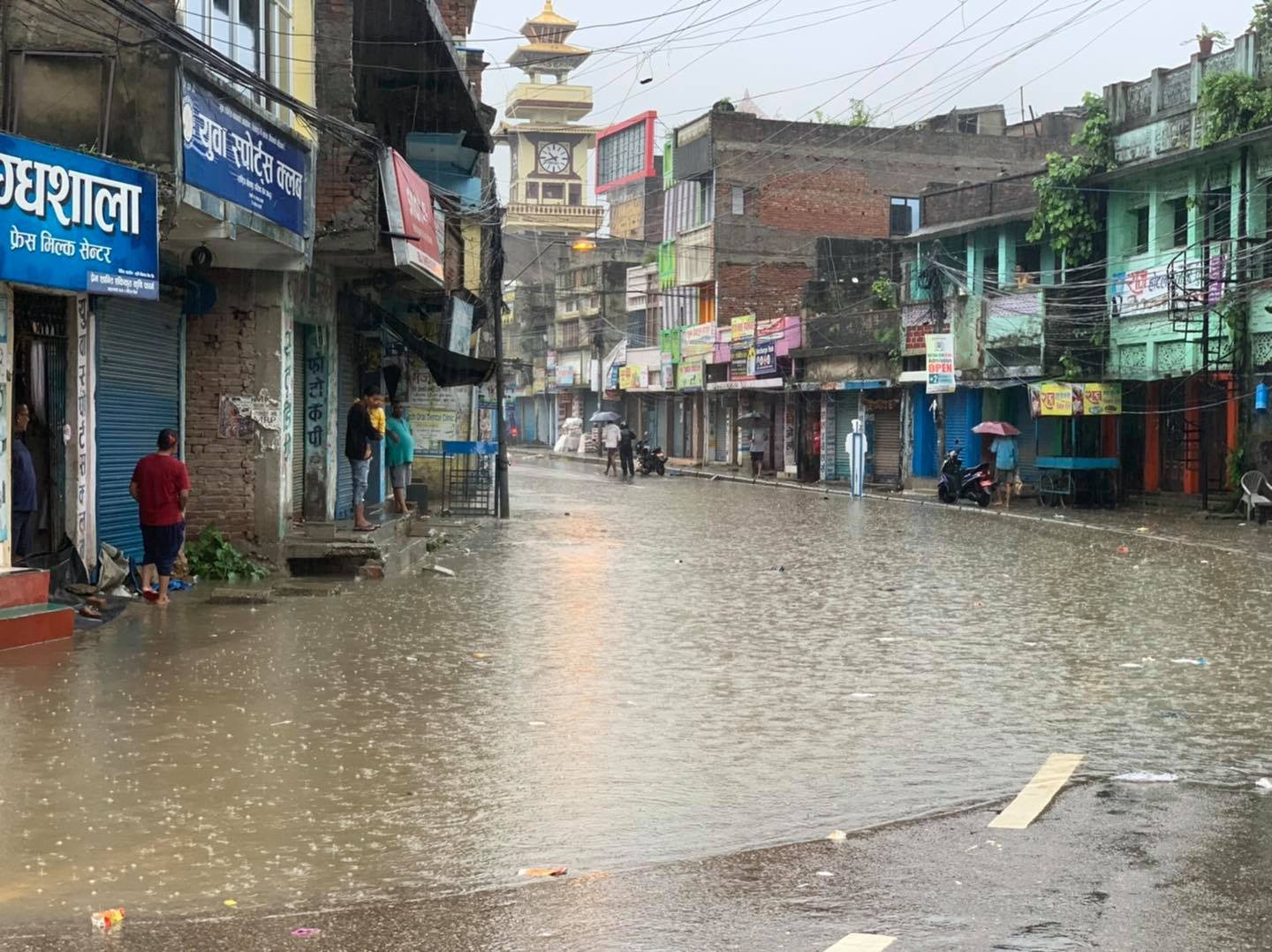 बाढीले पर्सामा प्रहरी चौकी विस्थापित, कतिको घर भत्कीएर छिमेकीको सरनमा विपत व्यवस्थापन केन्द्र आफै डुबानमा