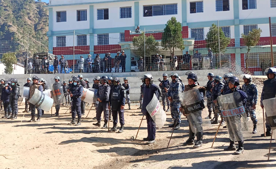 बाजुरामा आयोगको टोली मत गणना गर्ने बारेमा अध्ययन गर्ने कि फेरि मतदान गर्ने  