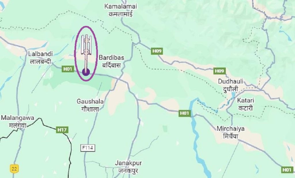 जंगल हुँदै यात्रा गर्दा अब मोबाइल नेटवर्क नहुँदा समस्या हट्यो
