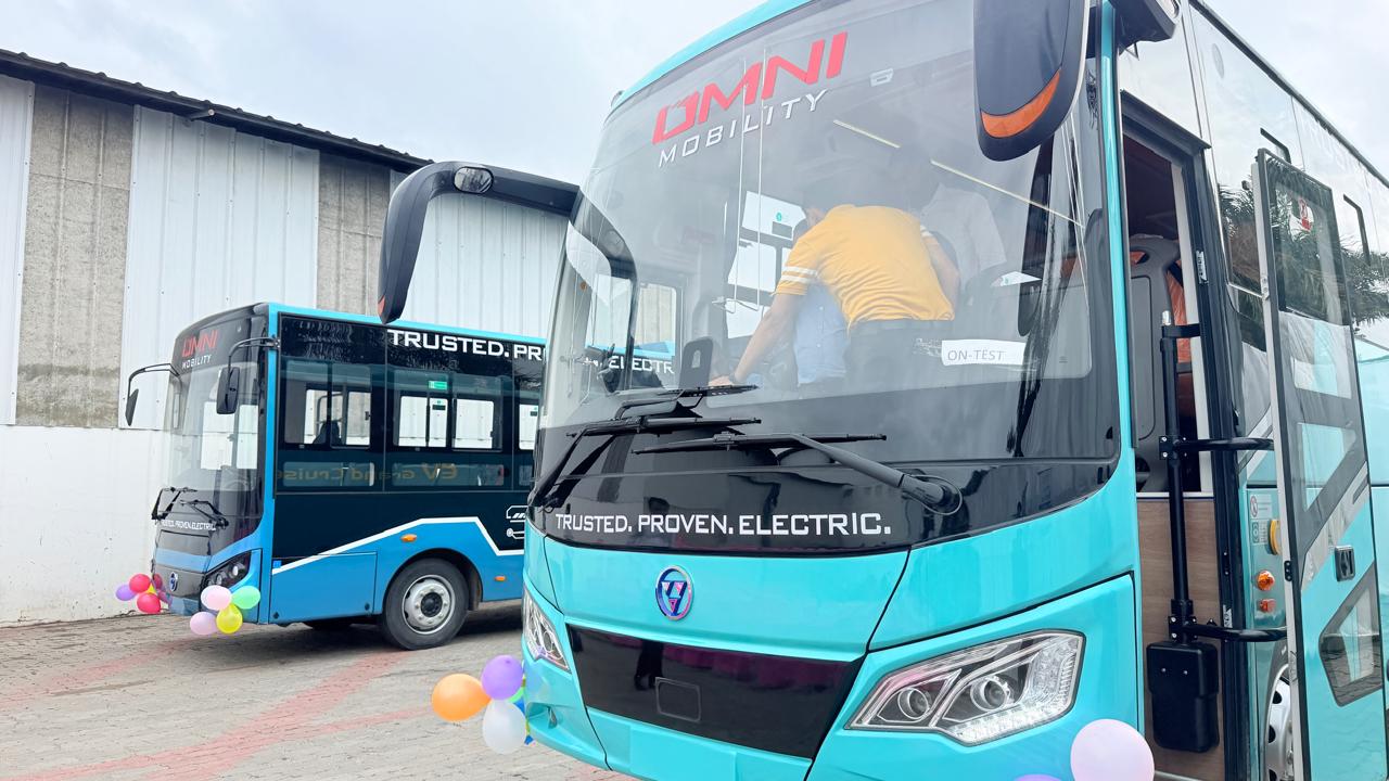वीरगञ्जमा विद्युतीय बसको औपचारिक बिक्री शुभारम्भ