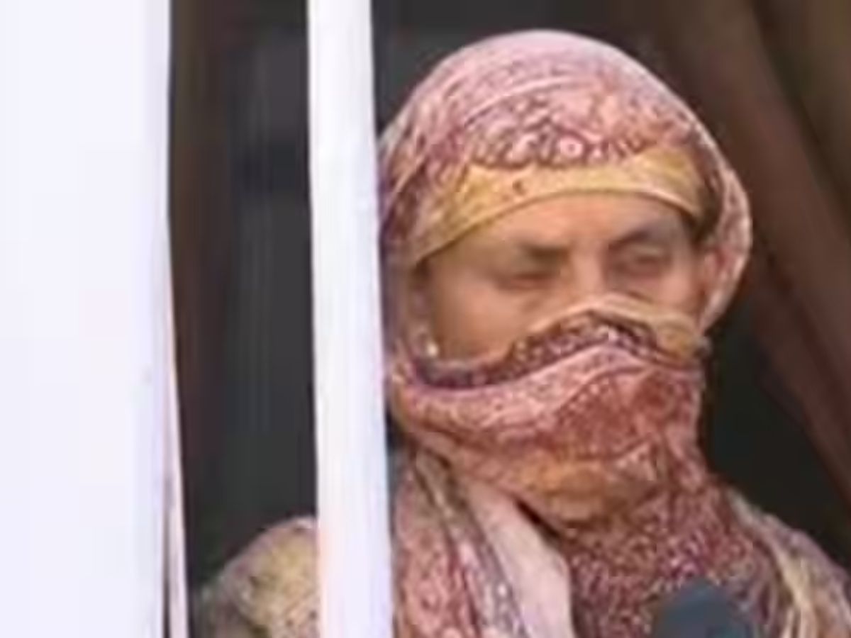 “छोरा दोषी हो भने एनकाउन्टर गर्नुस्”: पहलगाम हमलामा संलग्न आदिल हुसैनका आमाको भावुक प्रतिक्रिया