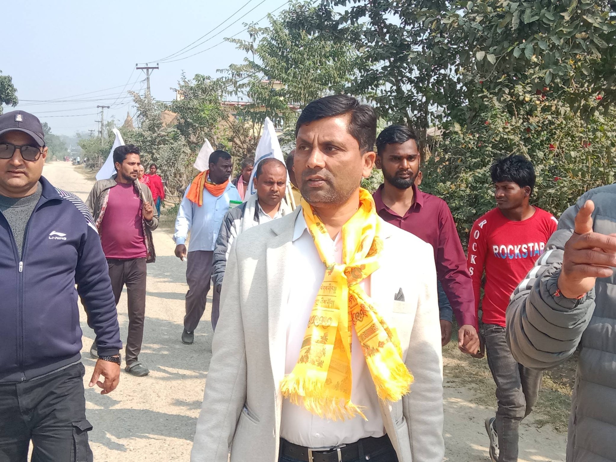 पर्सा–२ मा अमिताभ बच्चन दासको घरदैलो, ‘आँखा’ छापमा मतदान गर्न आग्रह