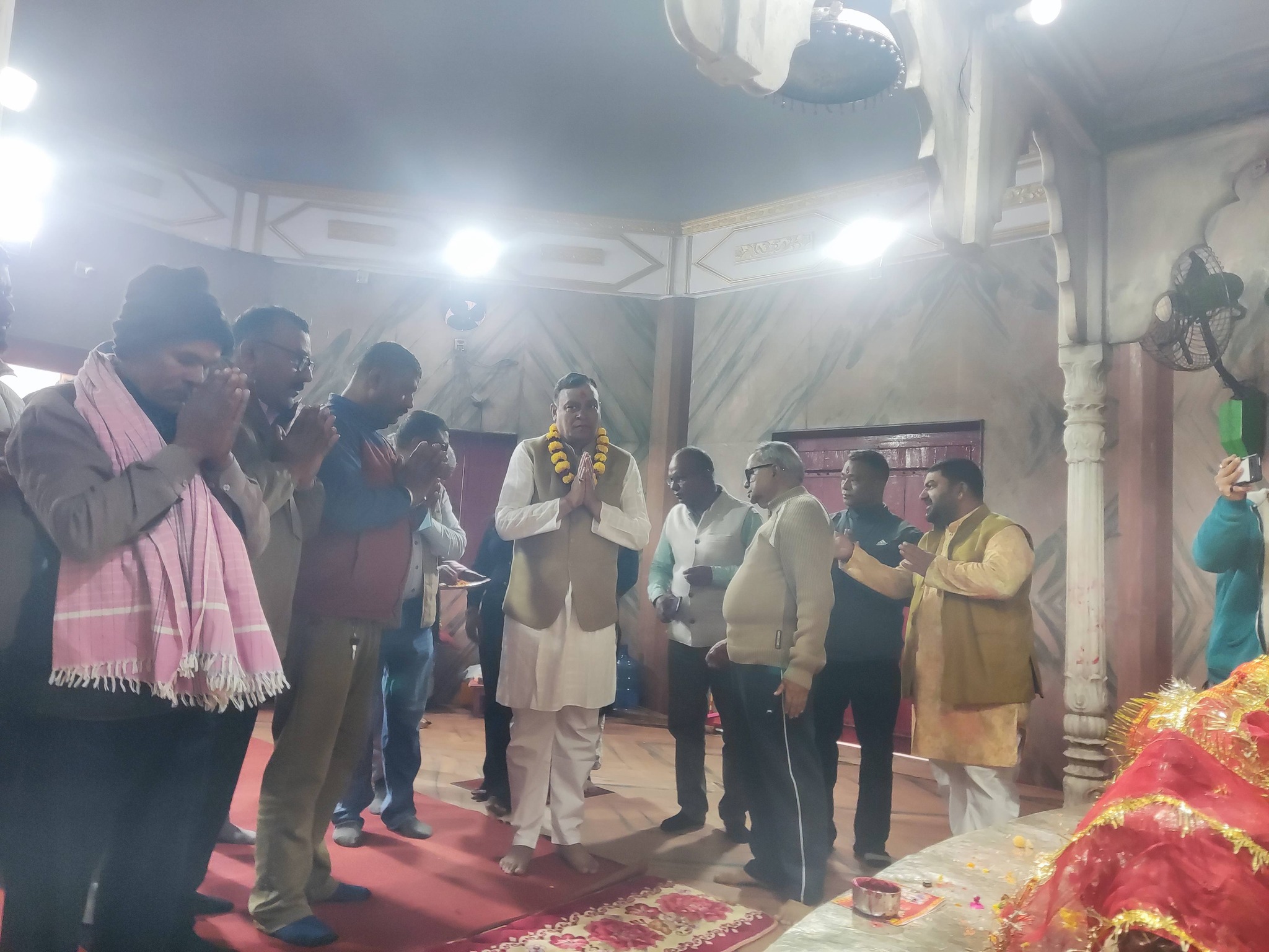 पर्सा–१ मा कांग्रेस उम्मेदवार अनिल रुंग्टाको चुनावी अभियान सुरु, गहवामाइँमा पूजा गरी थाले घरदैलो