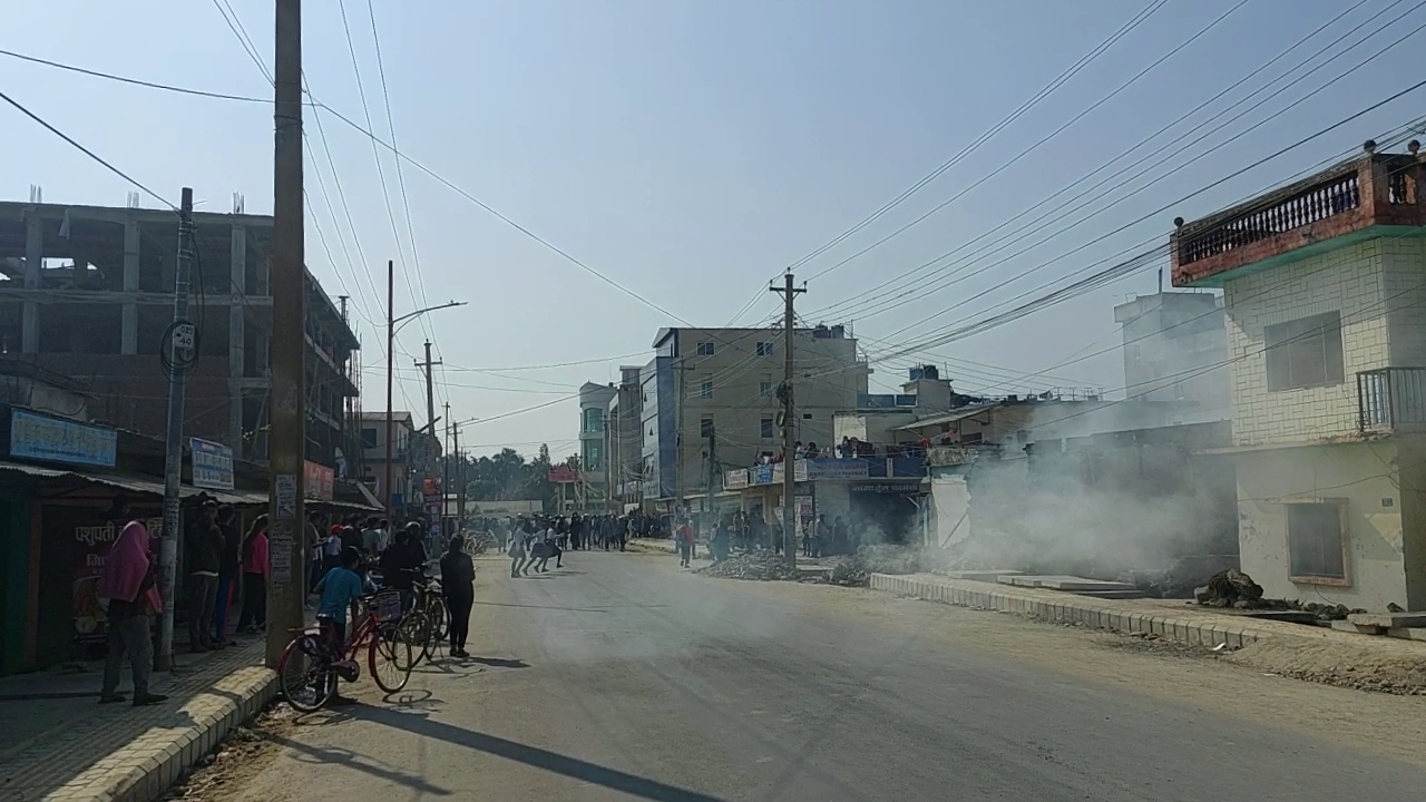 धनगढी तनावग्रस्त, प्रहरीद्वारा ३७ राउन्ड अश्रु ग्यास फायर